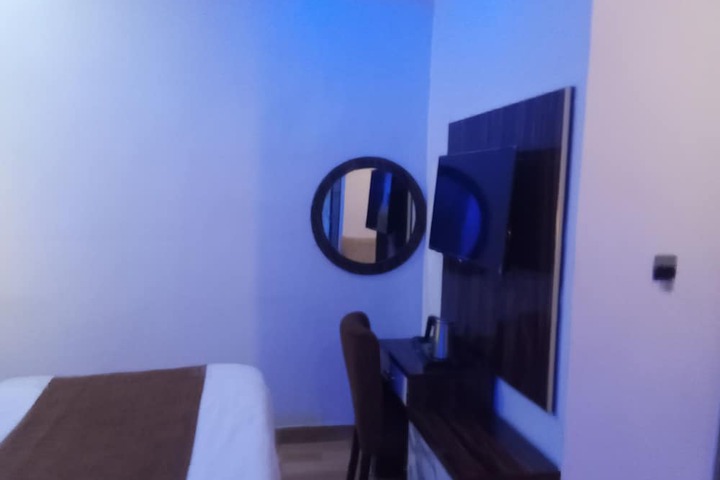 Room 17 of 104