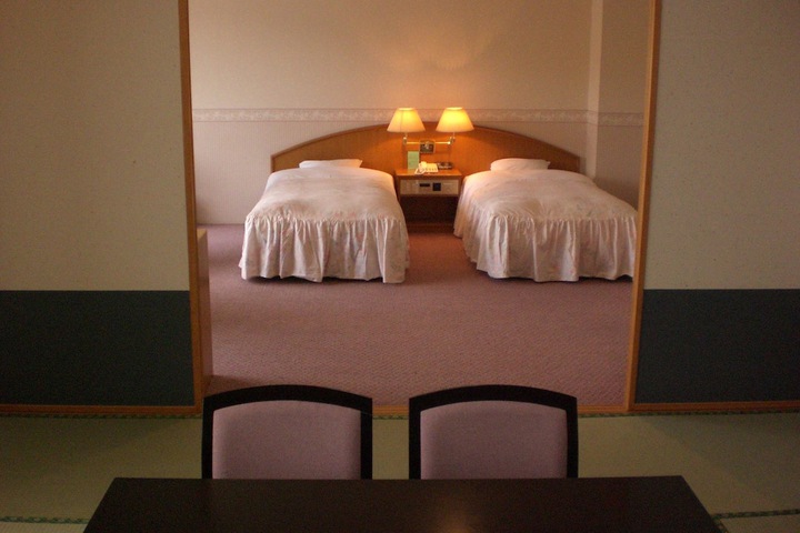 Room 3 of 28