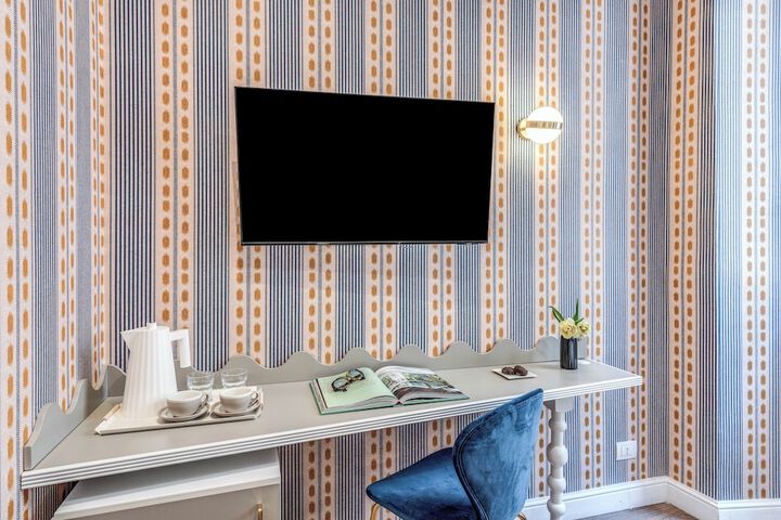 Room 2 of 25