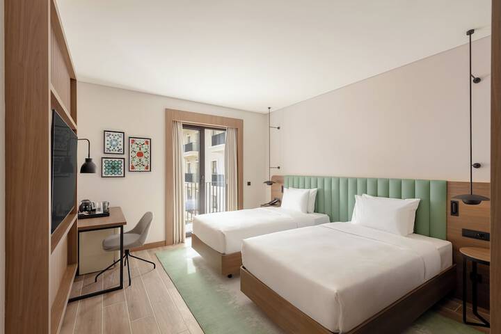 Room 28 of 118