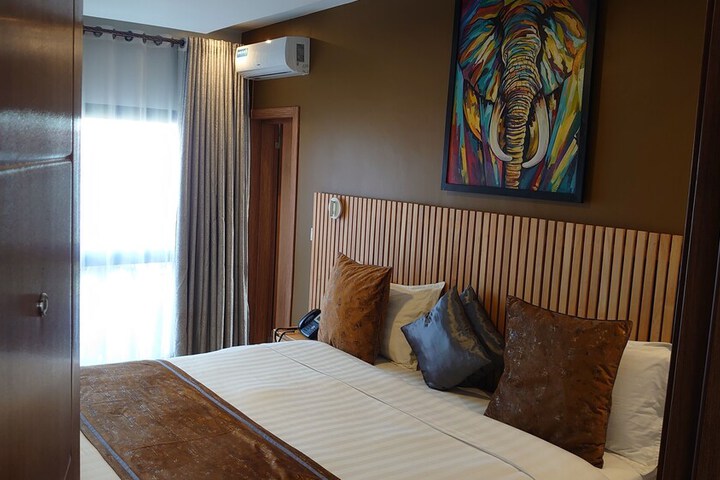 Room 12 of 24
