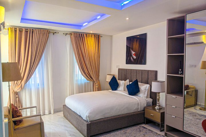 Room 7 of 15