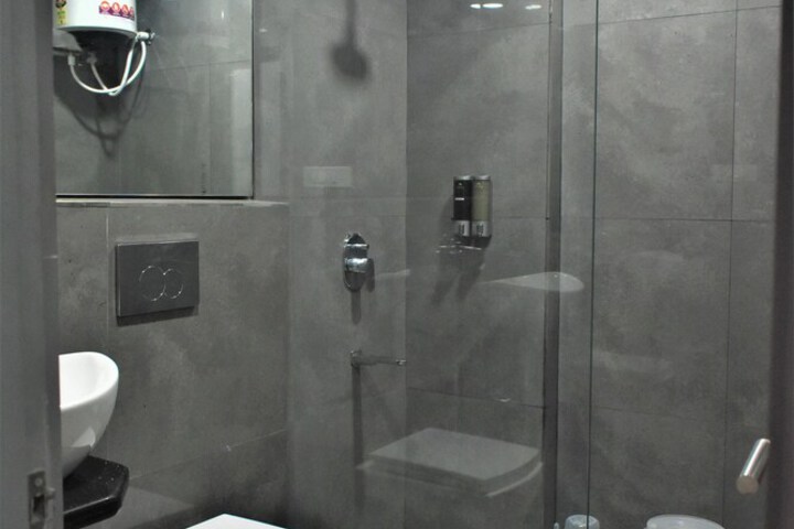Room 27 of 46