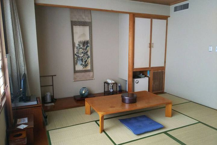 Room 5 of 30