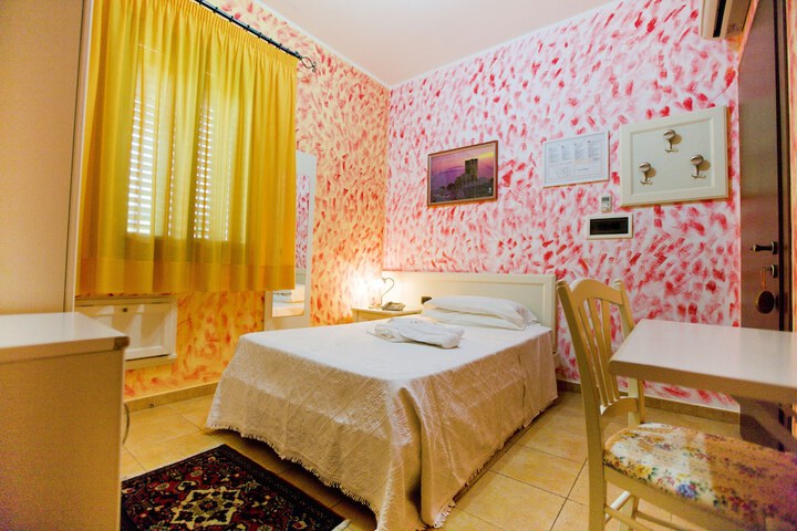Room 8 of 35