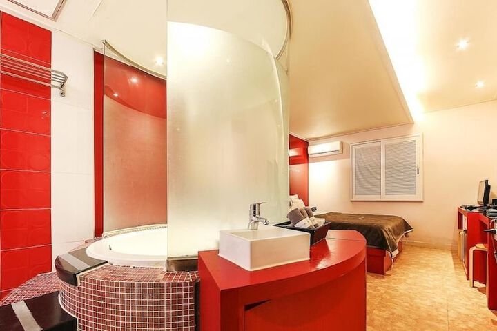Room 21 of 57