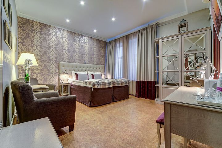 Room 12 of 120