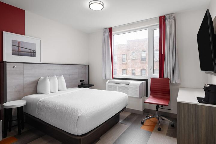 Room 6 of 30