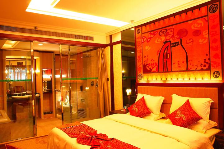 Room 8 of 28