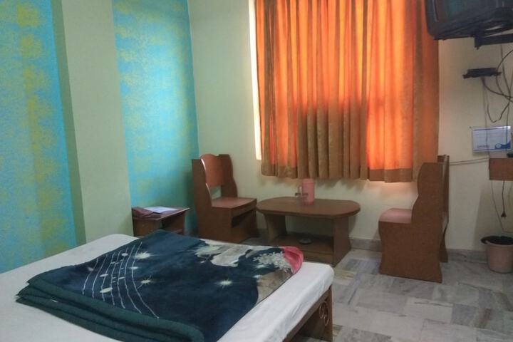 Room 12 of 36