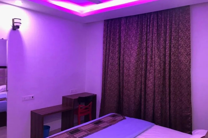Room 4 of 14