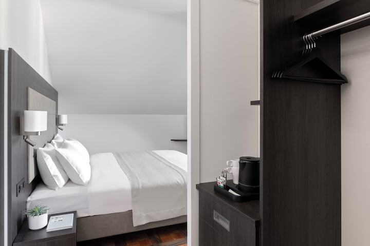 Room 26 of 47