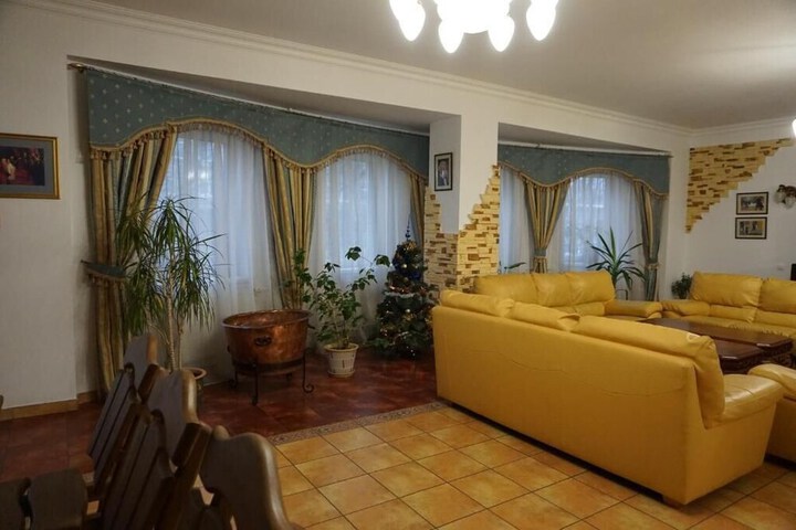 Room 32 of 60