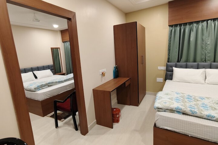 Room 13 of 28