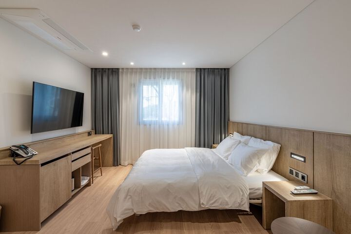Room 3 of 24