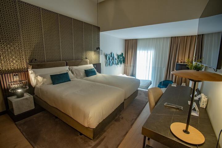 Room 52 of 94