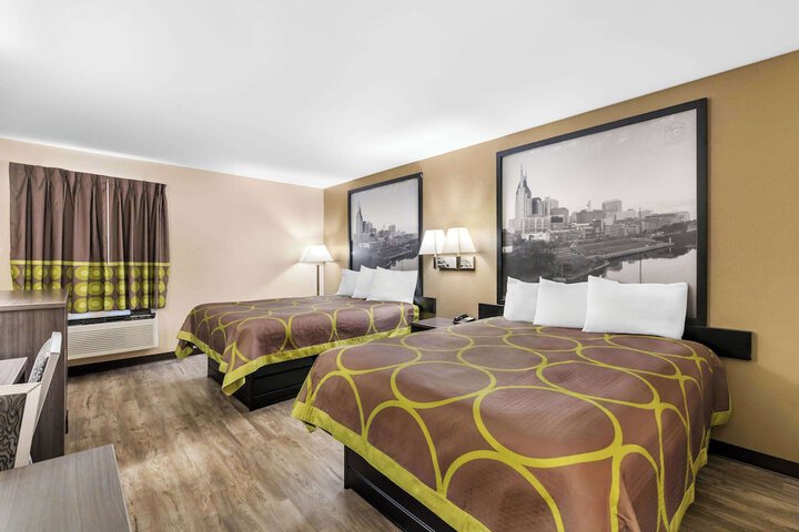 2 Queen Beds (1 of 4)