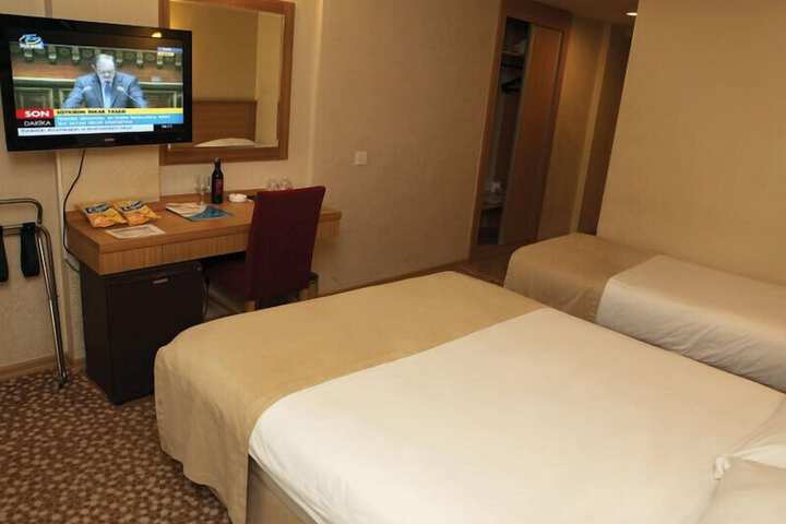 Room 7 of 19