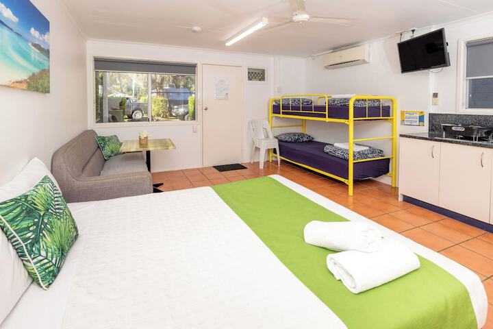 Room 14 of 77