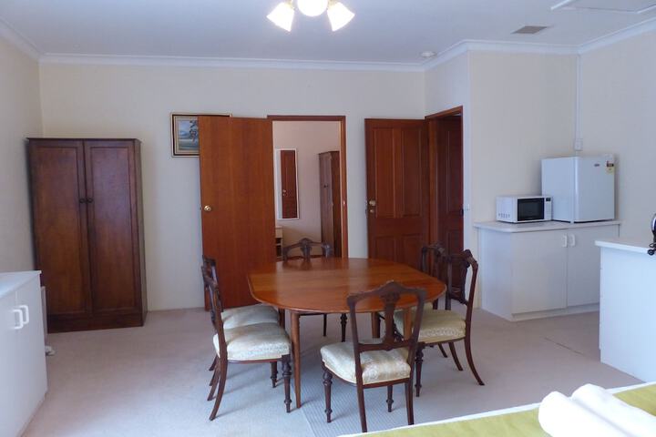 Room 6 of 83