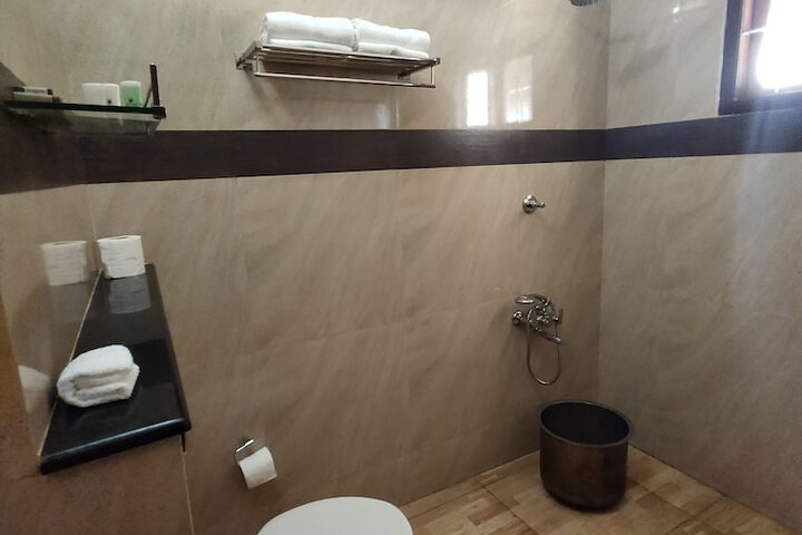 Room 7 of 13