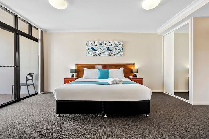 Room 9 of 90