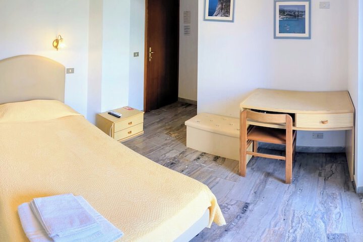 Room 48 of 204