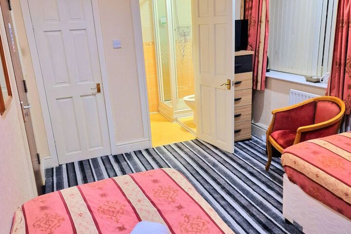 Room 27 of 63