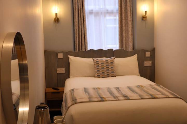 Room 12 of 21