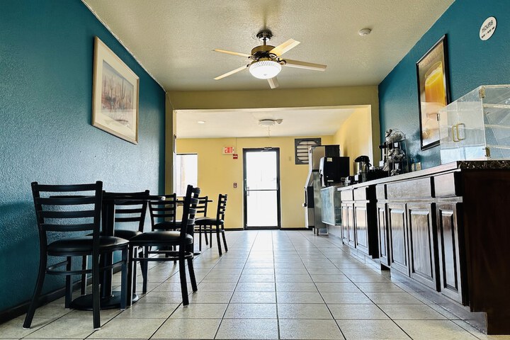 Breakfast/Coffee Service 29 of 31