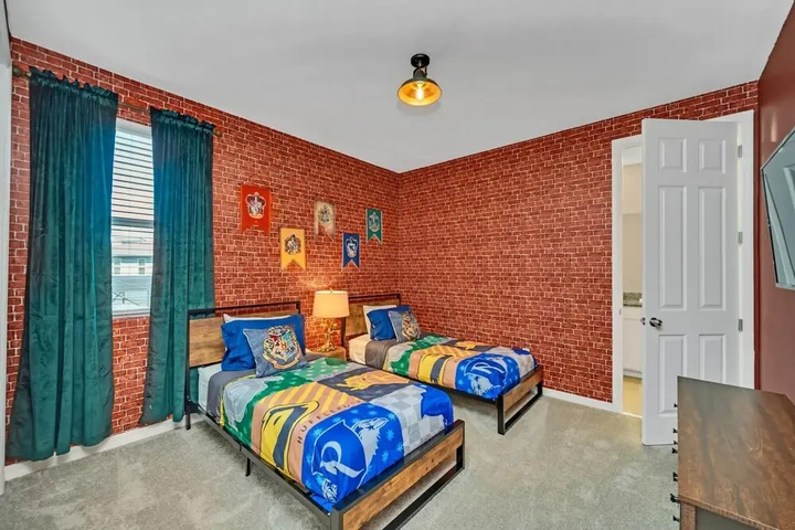 Room 2 of 23