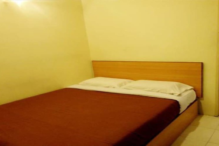 Room 13 of 16