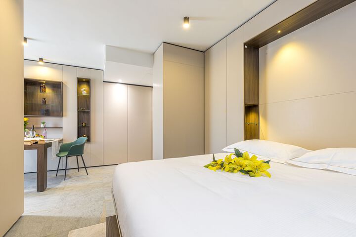 Room 27 of 28