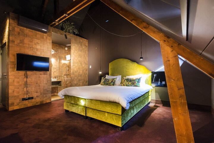 Room 20 of 98