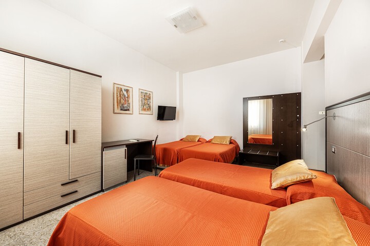 Room 52 of 181