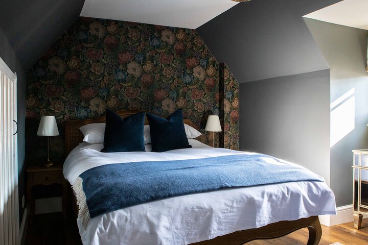 Room 2 of 32
