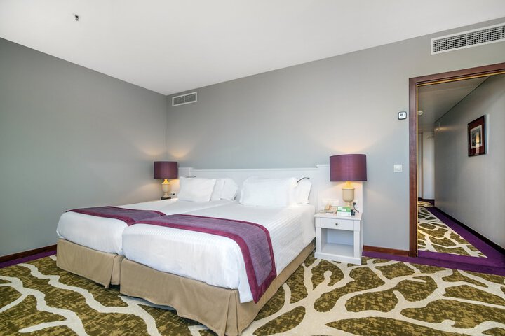 Room 11 of 120