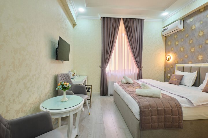 Room 15 of 68