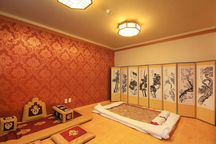 Room 3 of 6