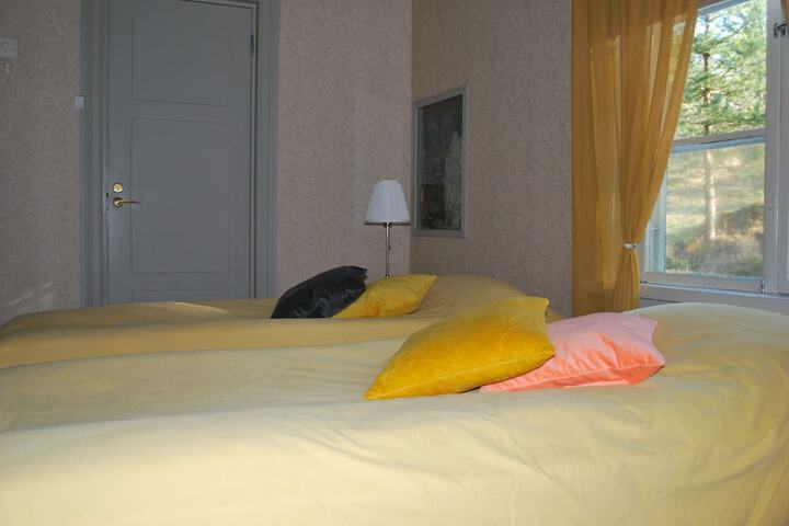Room 17 of 46