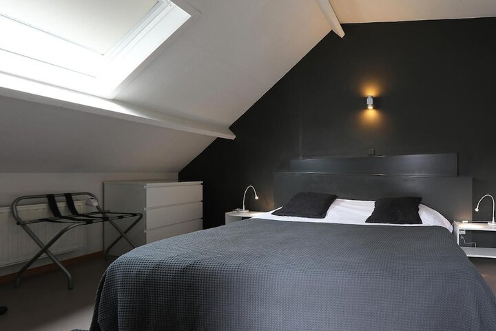 Room 33 of 67