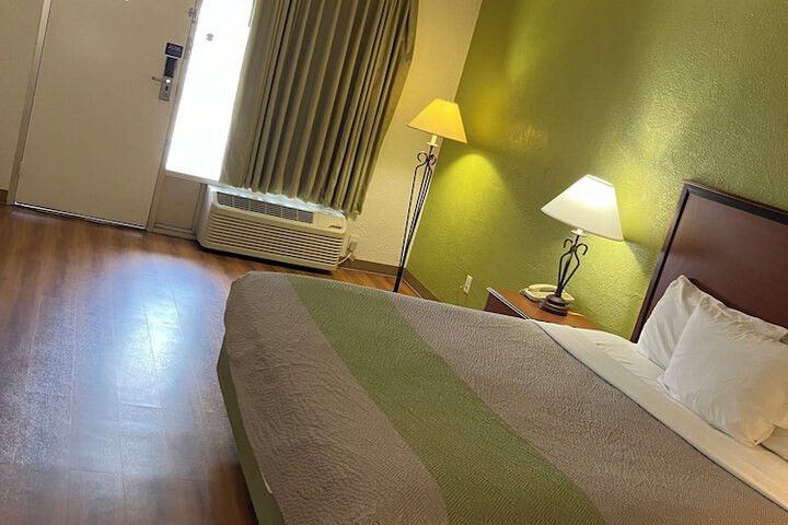 Room 6 of 20