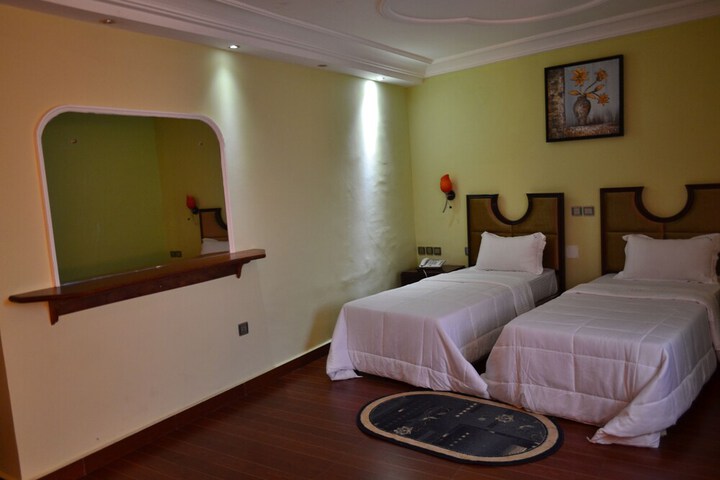 Room 18 of 33
