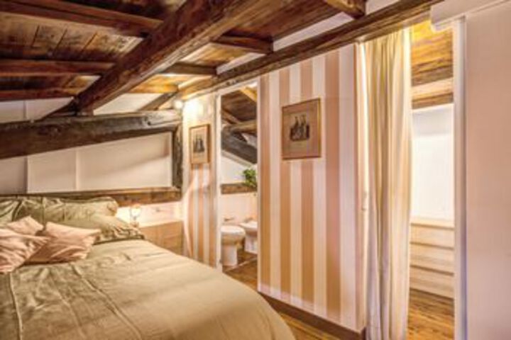 Room 10 of 42