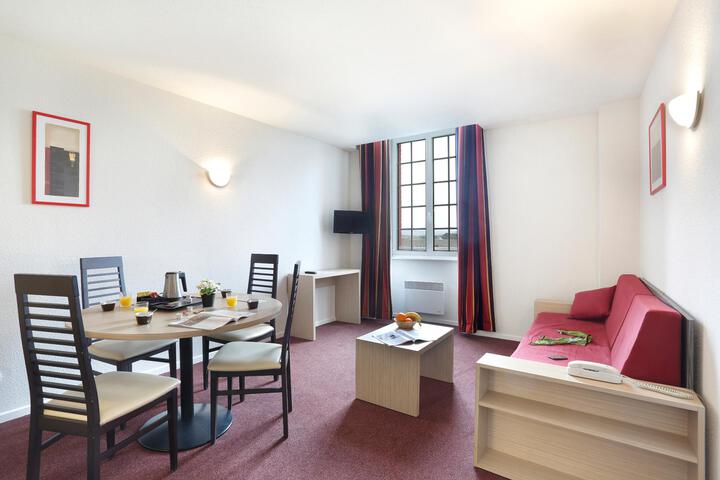 Room 4 of 18