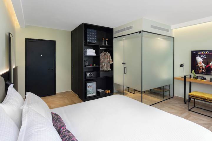 Room 15 of 25
