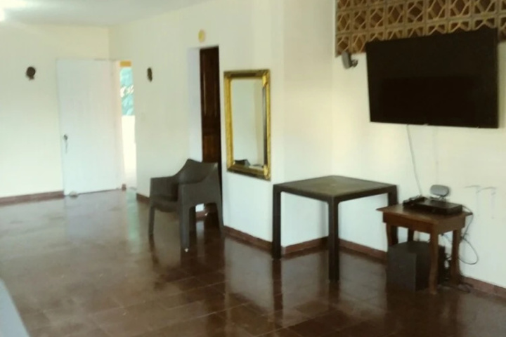 Room 8 of 13