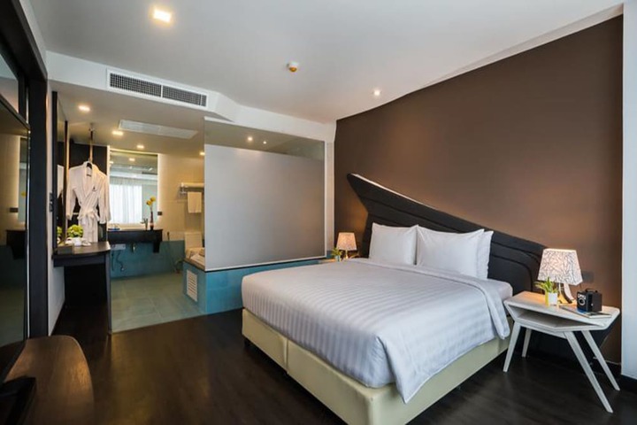 Room 19 of 121