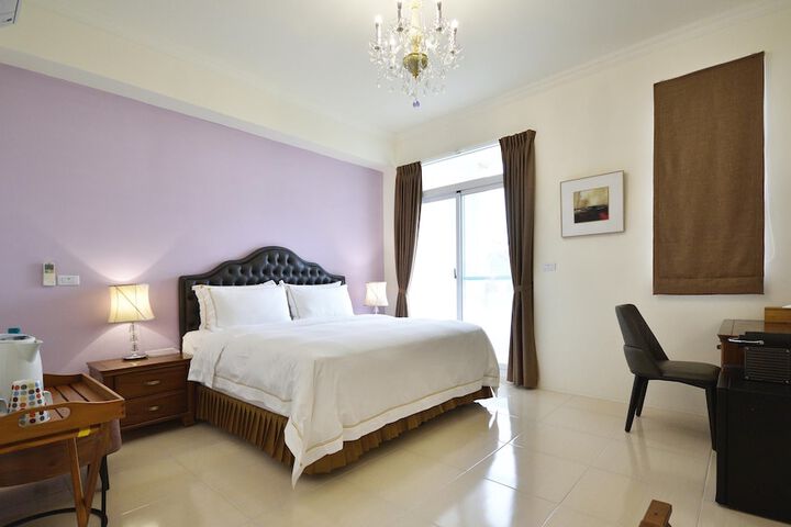 Room 3 of 49