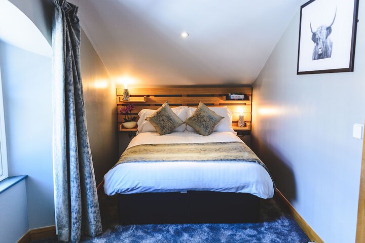 Room 6 of 33